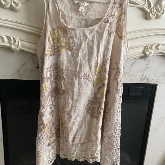 krazy kat Tops - Krazy Kat Cream Floral Tank Top with Lace
